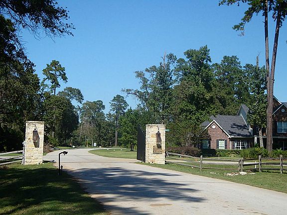 ENTRANCE GATE IS CLOSED 24 HOURS A DAY.