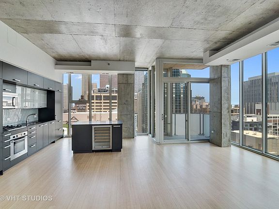 2nd image of 550 N Saint Clair St APT 2501