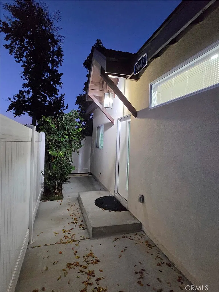 2 bed, 500 sqft, $2,400 — Photo 2