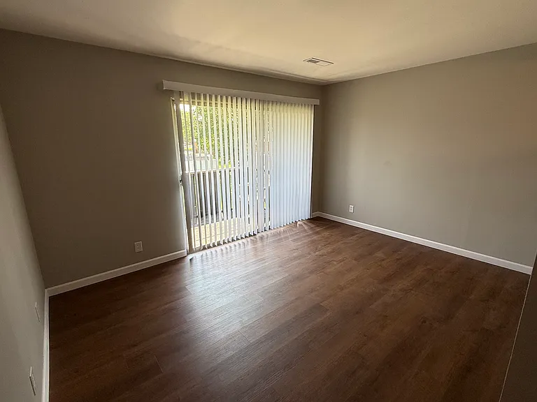 922 W Church St #8 — Photo 9