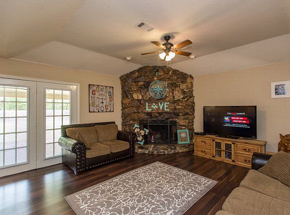 4th image of 530 Jolly Dr