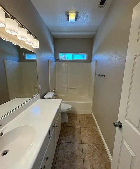 2136 Bowdoin St — Photo 33