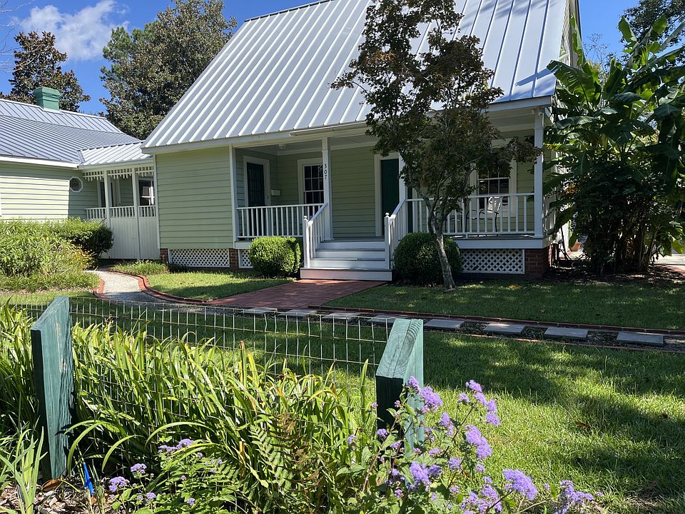 A beautiful downtown Summerville location