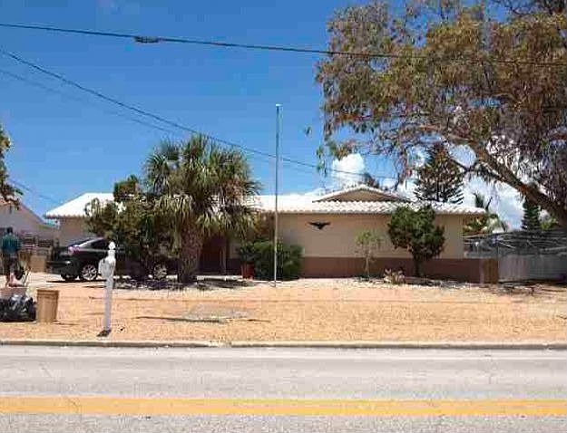 2nd image of 2262 W Vina Del Mar Blvd