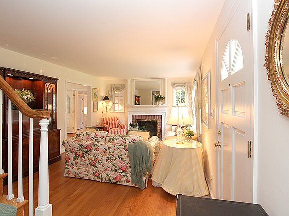 Living Room with gas Fpl