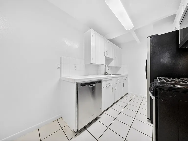 9025 National Blvd — Photo 13