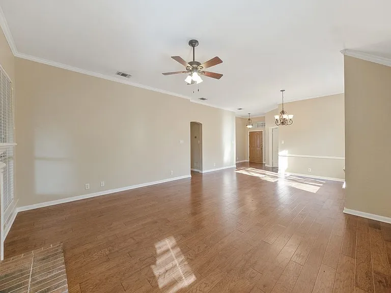 8218 Parkland Hills Dr — Photo 24