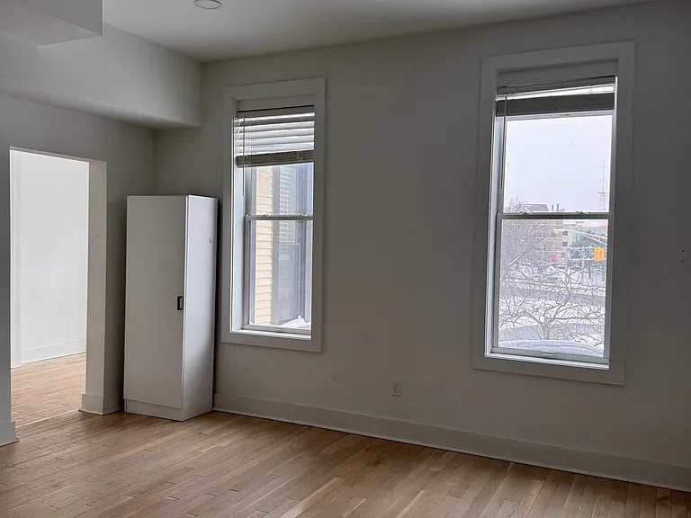 95 Troup St #5 — Photo 8