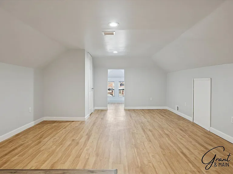 1613 Virginia Park — Photo 4