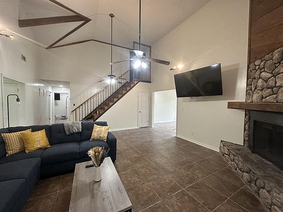 5th image of 2385 Leonard Rd