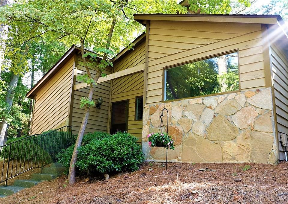 1st image of 806 Bonnie Glen Dr SE #1
