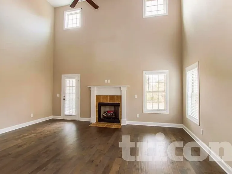 1509 Burrows Ave — Photo 2