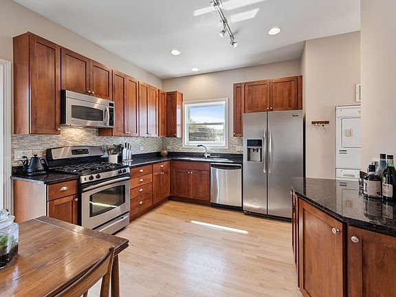 4th image of 1639 W Winona St #D