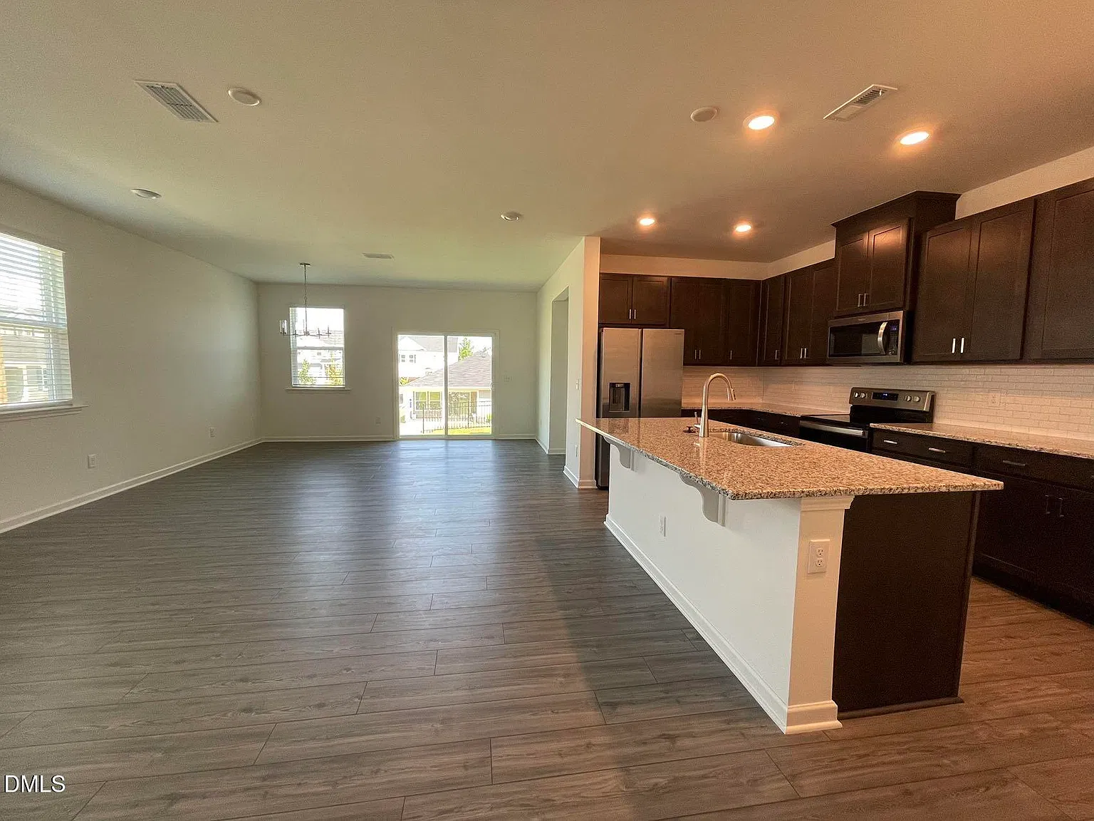 4 bed, 2.0 bath, 1891 sqft, $2,350 — Photo 3