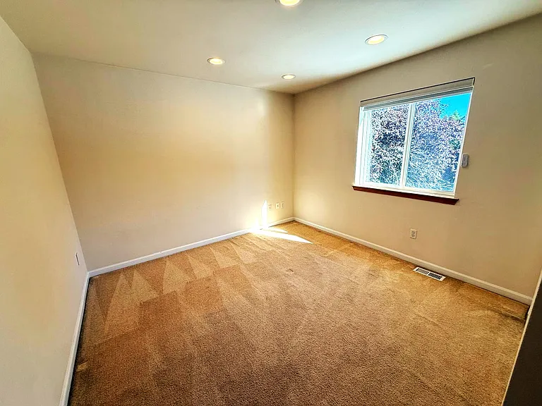 12023 NE 100th Pl — Photo 13