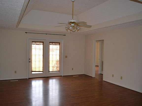 5th image of 364 Huntington Dr