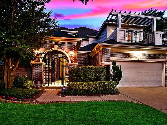 2nd image of 3931 Turnberry Dr