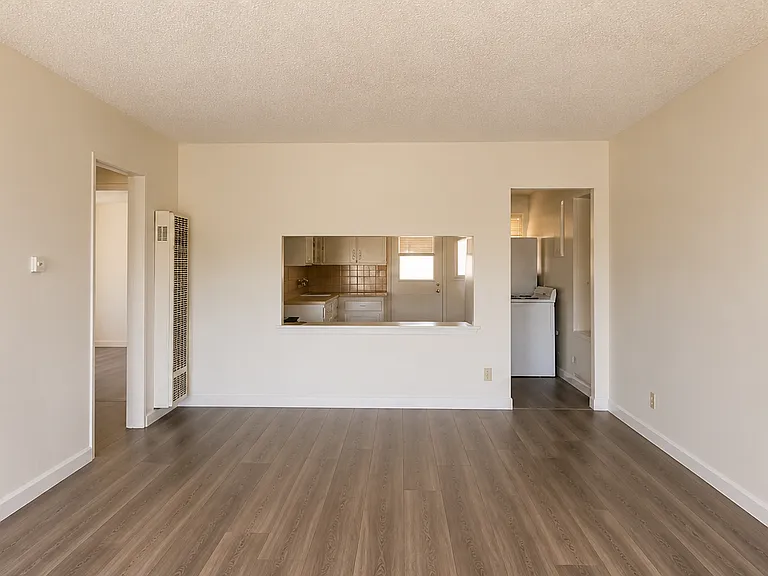 2743 Waverly Dr #4 — Photo 2