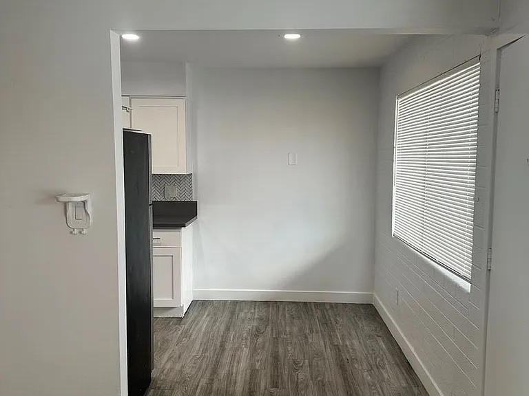 3219 E Earll Dr — Photo 16