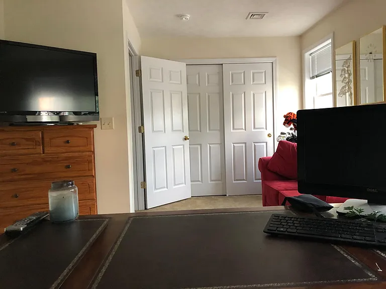 Spare Bedroom/Office