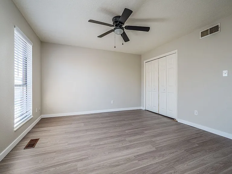 Spacious 2-Bedroom Townhomes — Photo 25