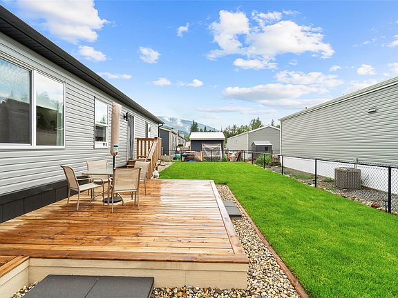 4th image of 1705 Hillier Rd #10