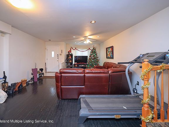 4th image of 223 Buel Ave