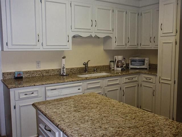 2nd image of 622 Beauregard St