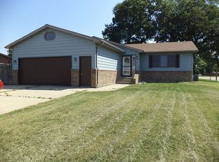 25 Oak Dr, Minot, ND 58701