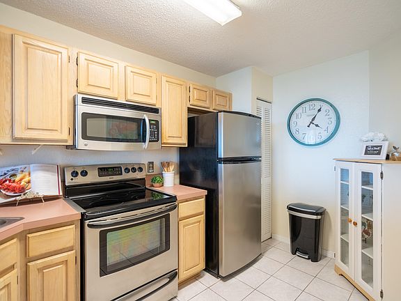 4th image of 110 Ocean Hollow Ln APT 211