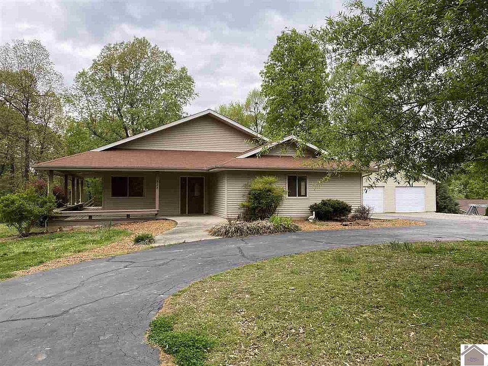 1st image of 923 Autumn Ln
