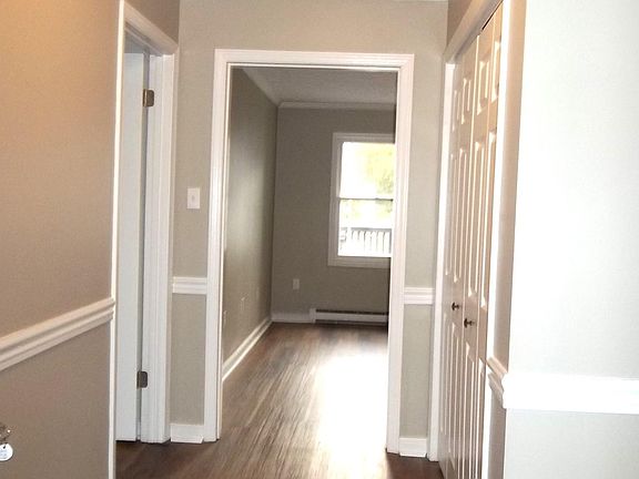 4th image of 208 White Oak Ln