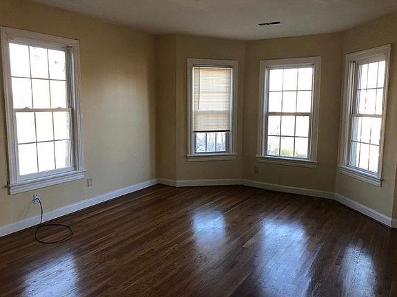 4th image of 404 Broad St #A