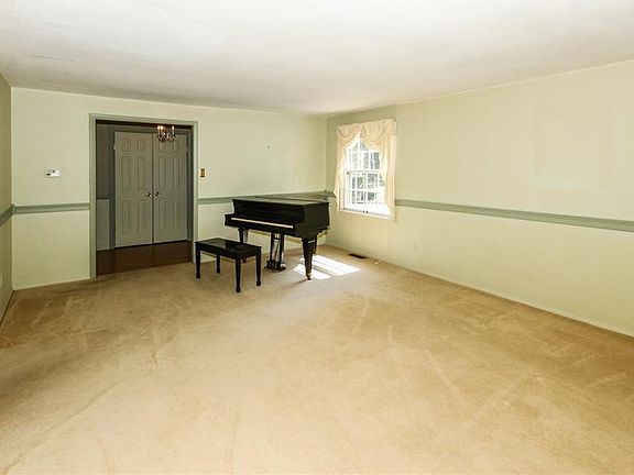 5th image of 10246 Ronald Ct