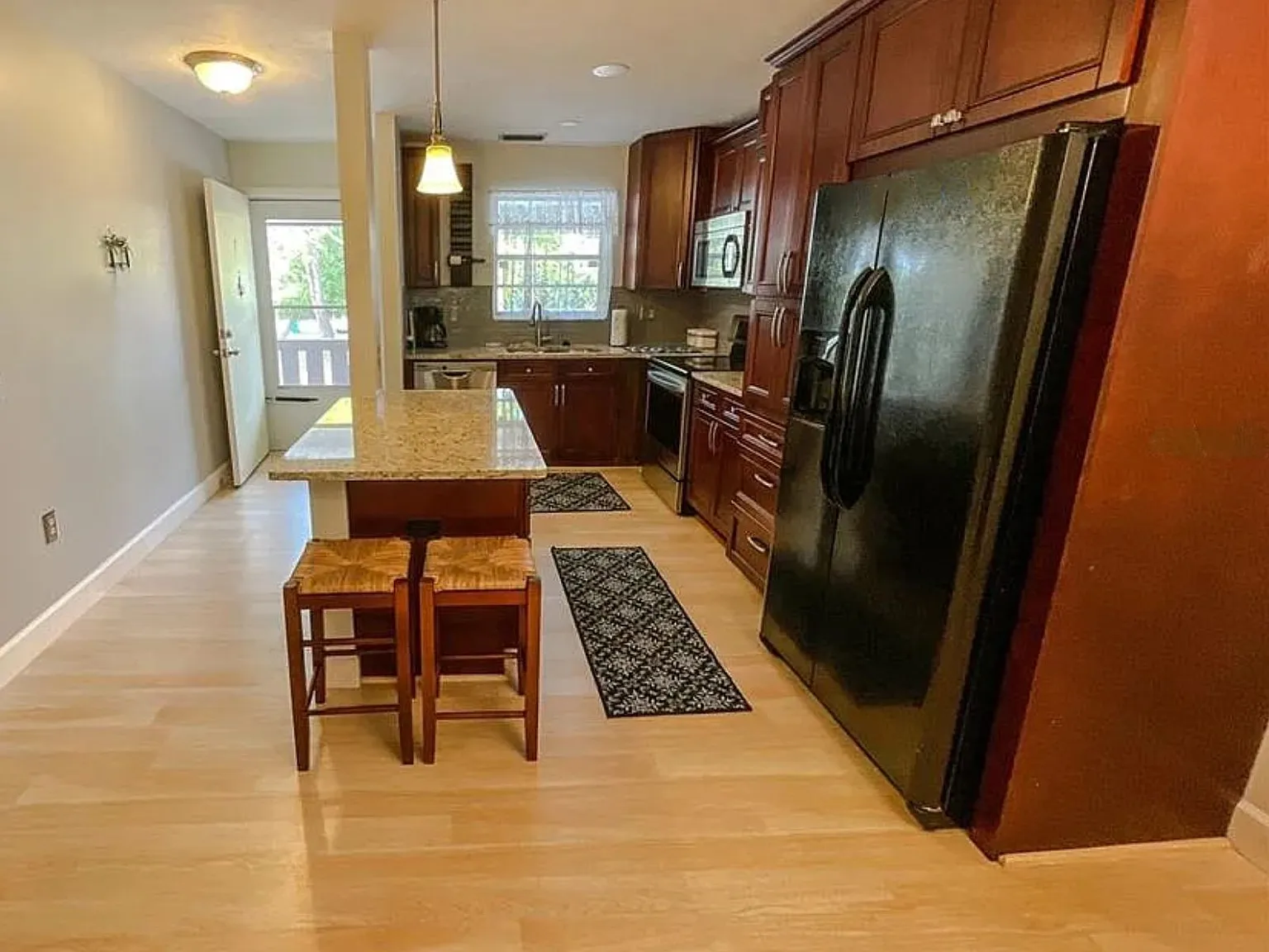 2 bed, 946 sqft, $3,500 — Photo 3