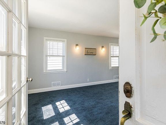 3rd image of 50 Ridge Ave