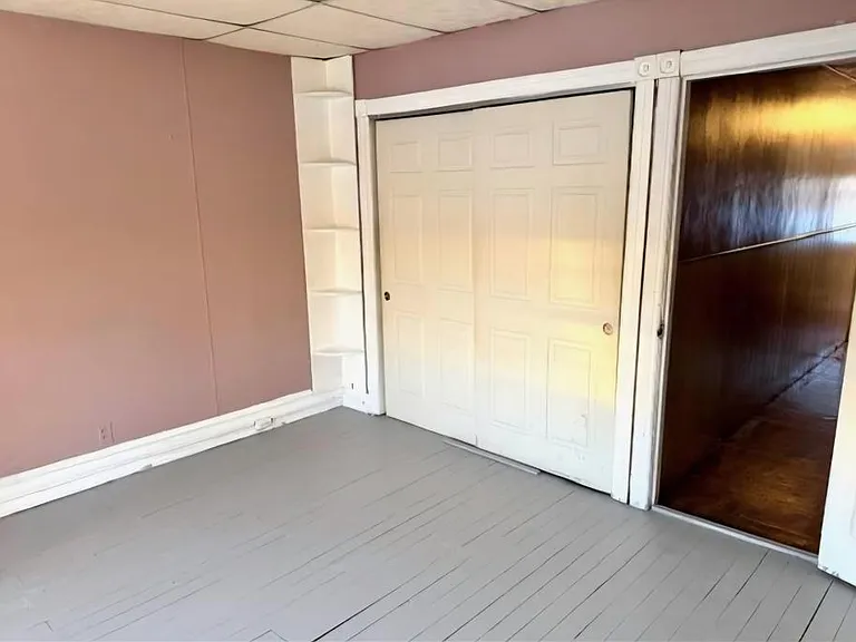 963 W Green St — Photo 5