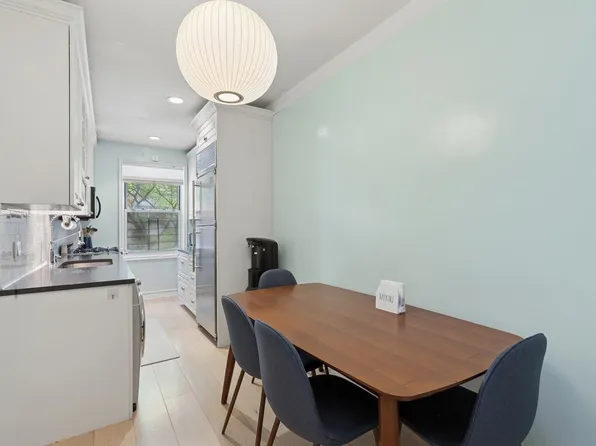 300 West 53rd Street 2E image 3 of 7