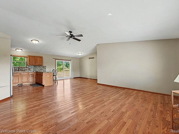 3rd image of 1480 Connell Rd