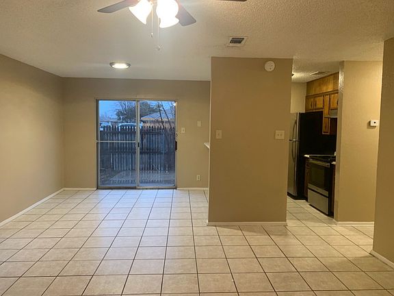 3rd image of 4801 Country Club Dr APT A