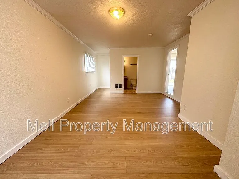 222 E I St — Photo 9