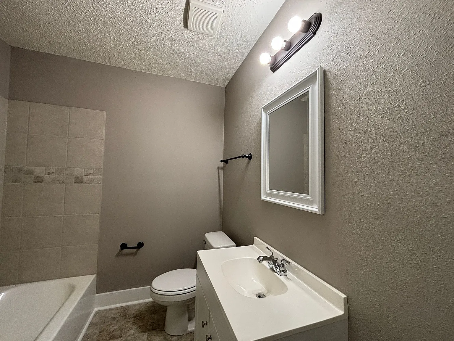 4110 W 25th St — Photo 3