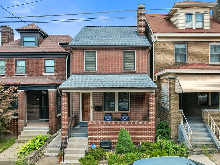 215 Main St — Photo 1