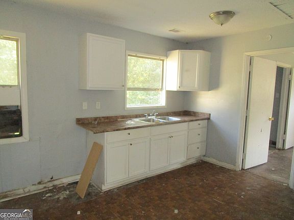 4th image of 3480 Travis Blvd