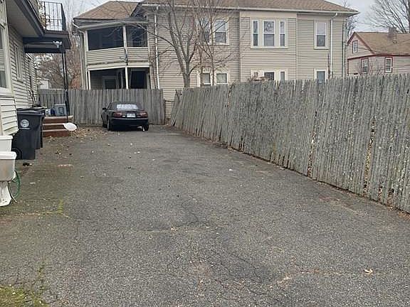 3rd image of 138 Kenoza Ave #2