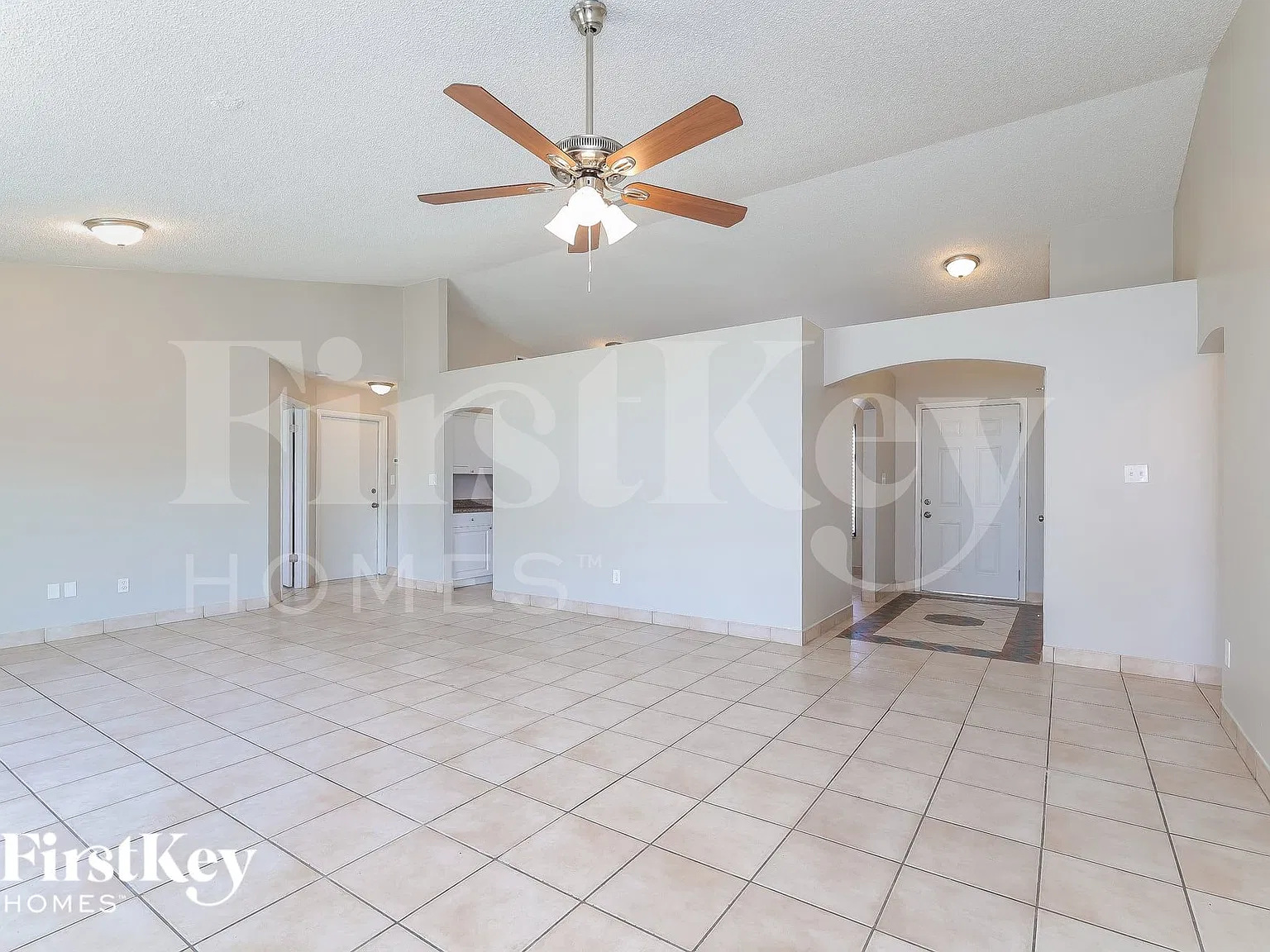 3 bed, 2.0 bath, 1426 sqft, $2,605 — Photo 3