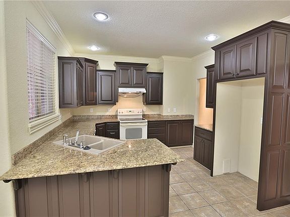 3rd image of 5709 S Berry Farm Dr