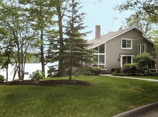 296 Edgemere Rd, Lynnfield, MA 01940