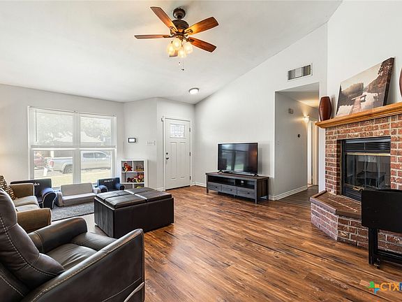 5th image of 2407 Hemlock Dr