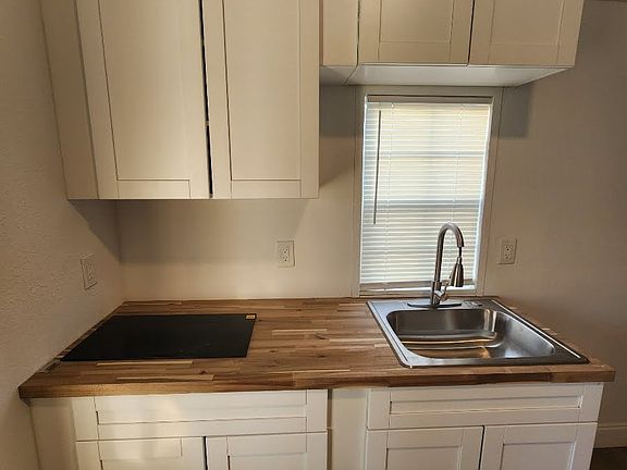 4th image of 4222 Hibiscus Cir #E